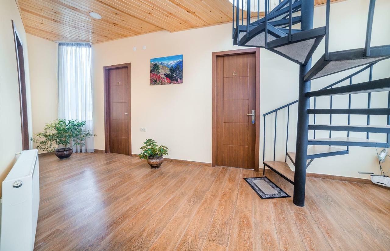 Hotel Gallery Mestia Ngoại thất bức ảnh